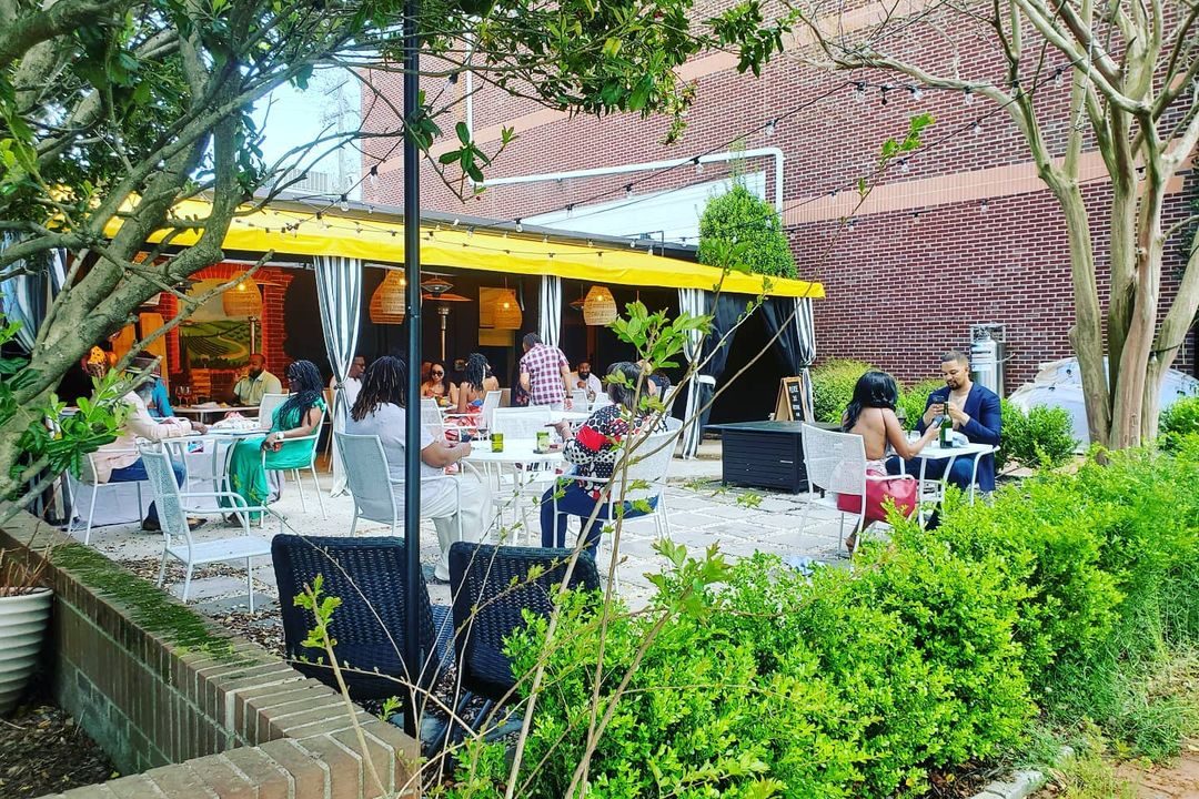 10 Best Outdoor Patios To Brunch With Friends This Weekend - Secret